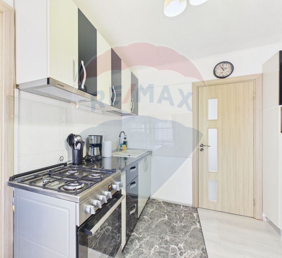 Apartament 4 camere de vanzare – complet renovat, mobilat și utilat