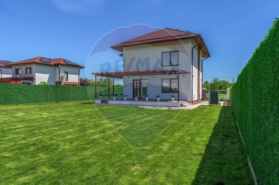 Vilă frumoasa cu 5 camere, 700 mp currte si pompa de caldura - Saftica