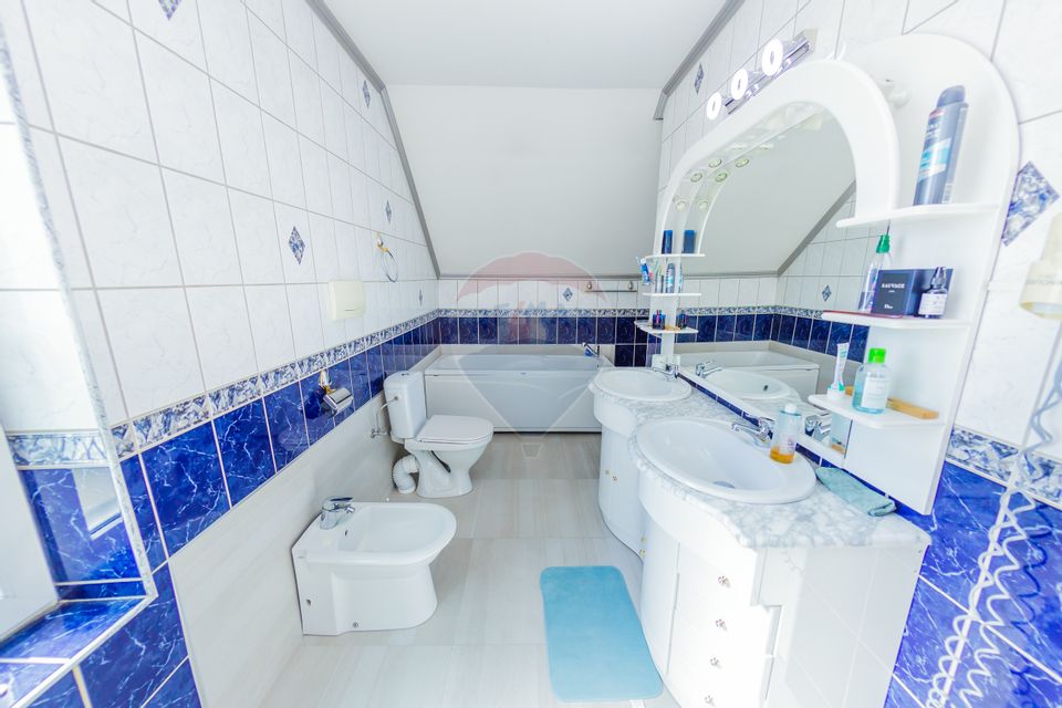 Vilă cu 5 camere de închiriat