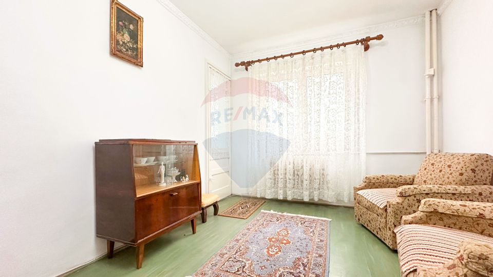 Apartament 3 camere de vanzare str Luica/P-ta Resita