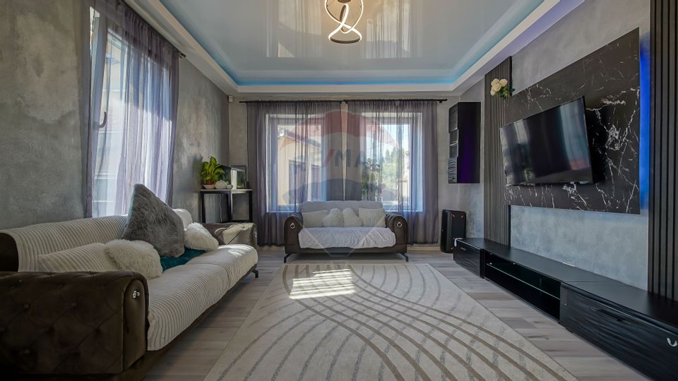 Casă / Vilă Săsească cu 6 camere de vânzare in Vulcan, Brasov