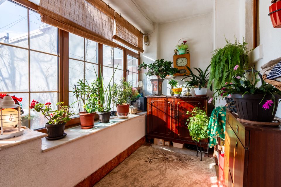 Casă / Vilă cu 4 camere de vânzare în zona Giulesti Sarbi