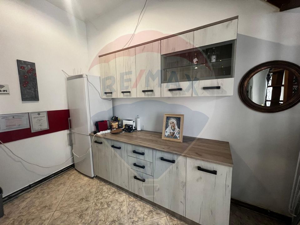 Casă pe doua nivele 3 camere zona Intim