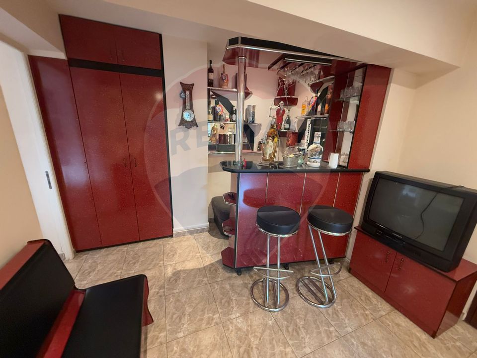 Apartament cu 4 camere de închiriat în zona Dacia