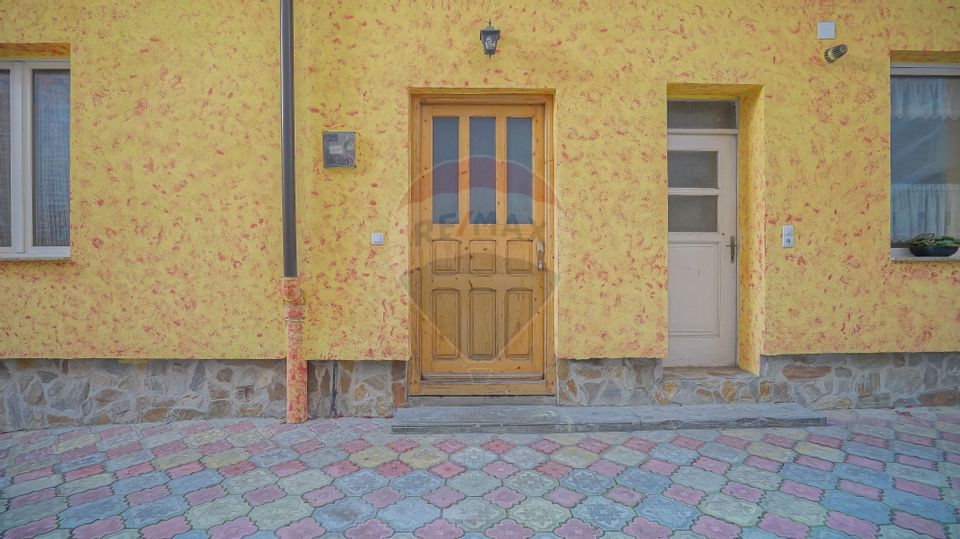 Casă singur în curte pe str. Lungă nr. 74