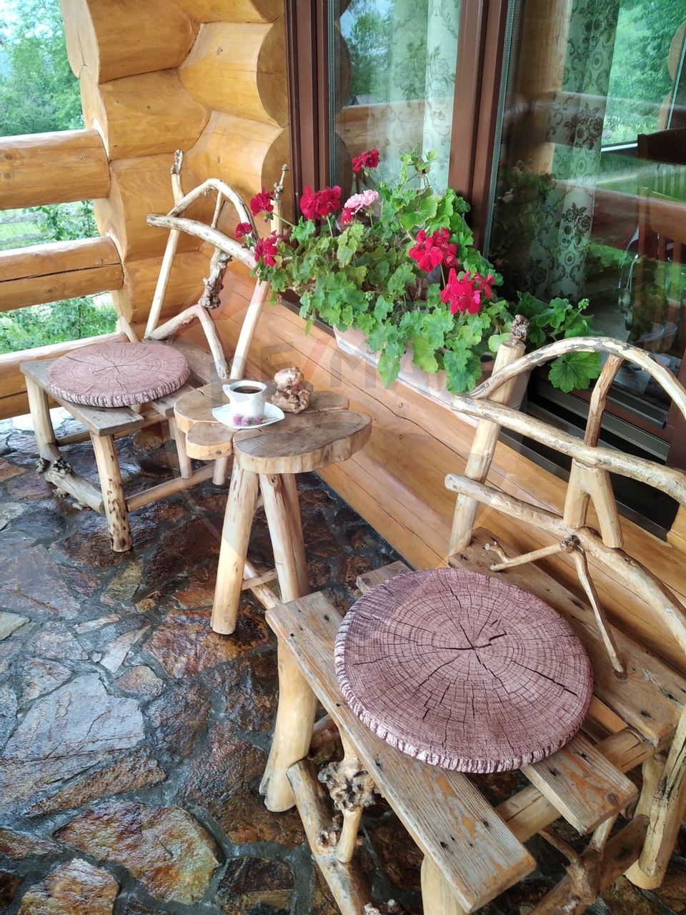 Vanzare 2 cabane de agroturism la 15km de Pestera Scarisoara