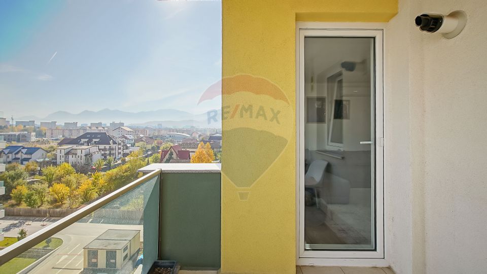 Apartament cu 2 camere și boxă de vânzare la Top City în Tractorul