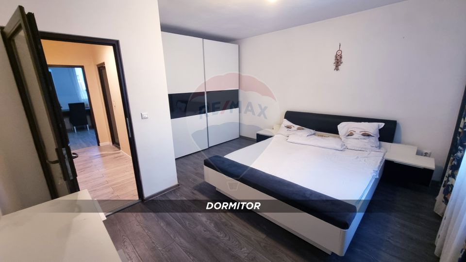 Apartament 3 camere de închiriat bloc nou lift în zona ultra Central