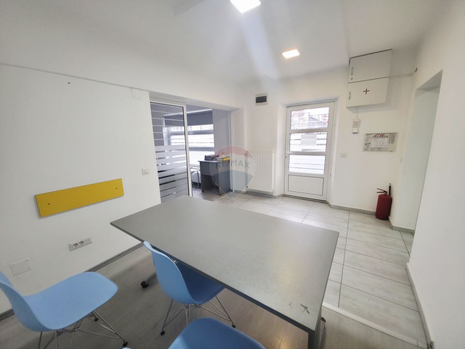 68sq.m Commercial Space, Central area