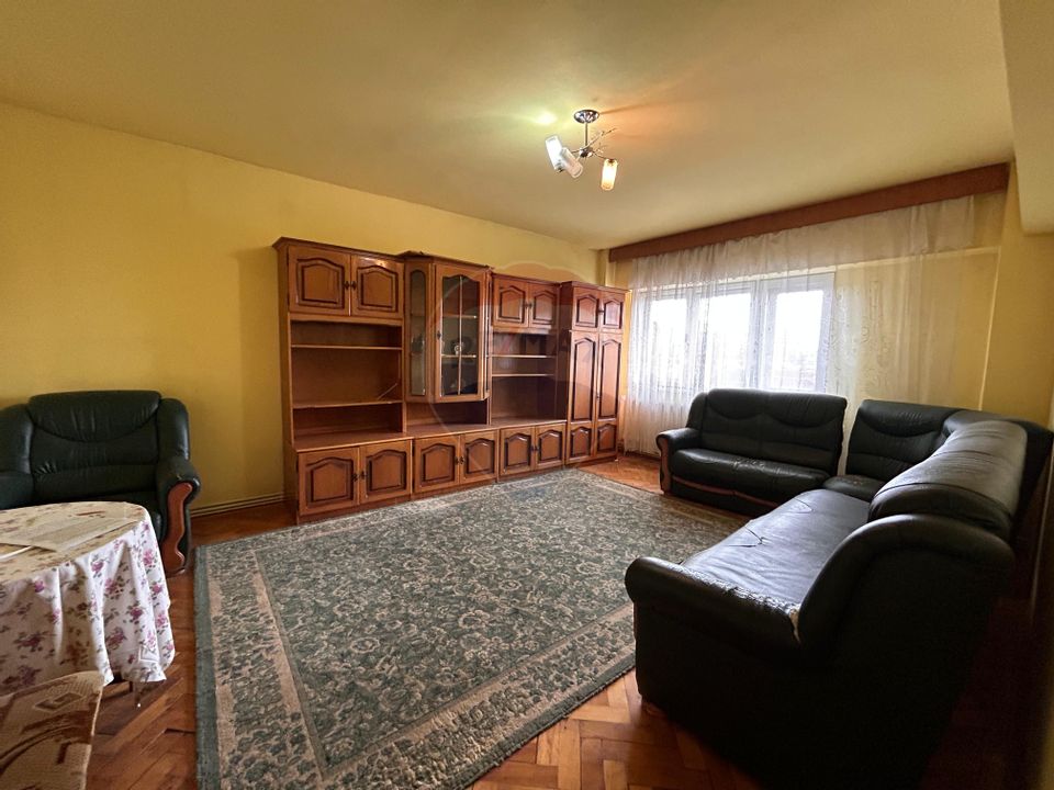 Apartament cu 3 camere de închiriat în zona Calea Severinului