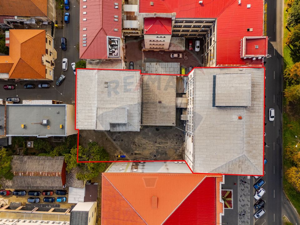 Cladire unica cu destinatii multiple de vanzare Ultracentral Arad