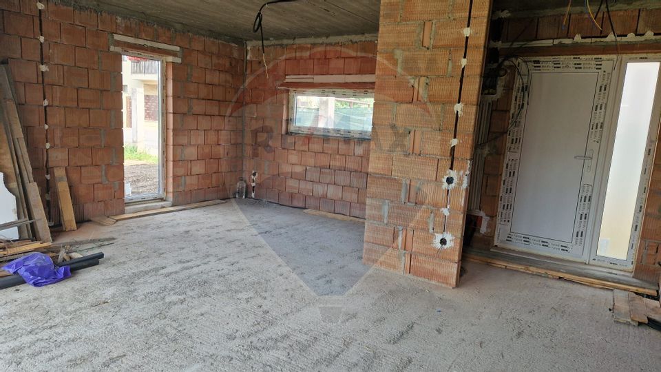 Casă / Vilă cu 4 camere de vânzare