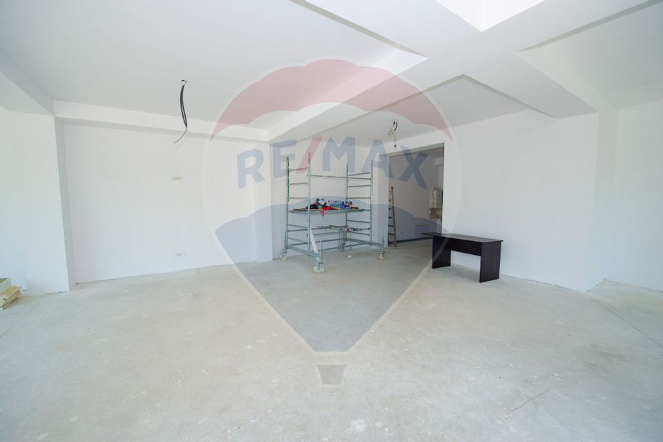 Commercial Space for Rent, 105 sqm + 3 parking spaces