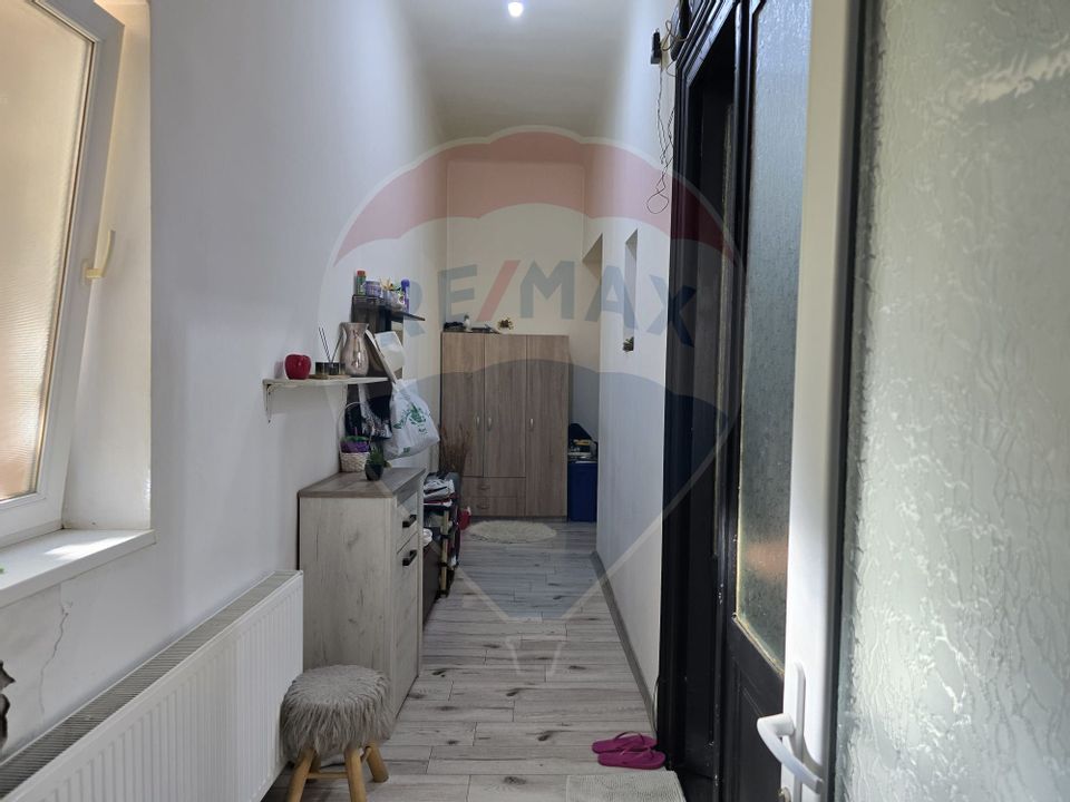 Apartament cu 3 camere de vânzare în zona Central