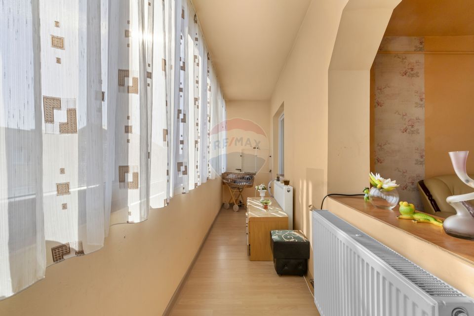 Apartament cu 5 camere decomandat de vanzare in Micalaca,Arad