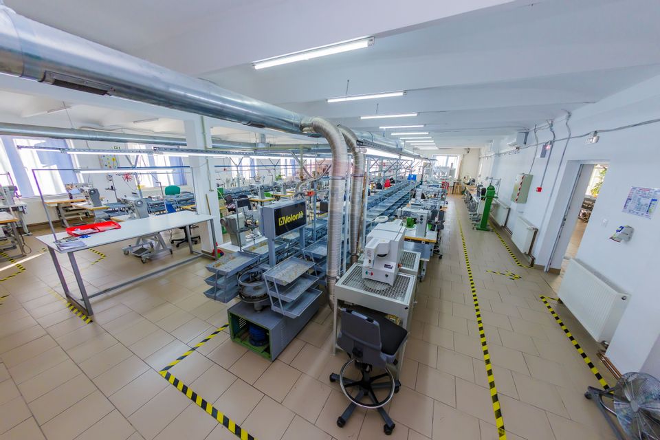 HALA  VANZARE de 1,100mp in Baia Mare- LOCATIE RENOVATǍ