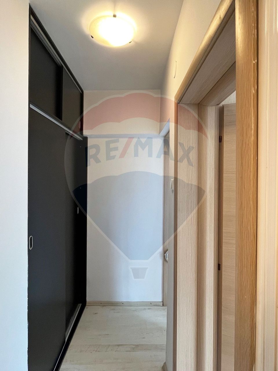 Vanzare apartament spatios,  3 camere - Metrou 1Mai