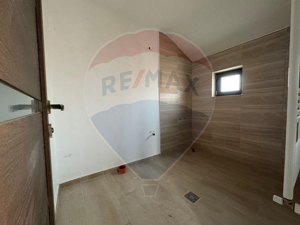 House / Villa with 4 rooms Domnesti