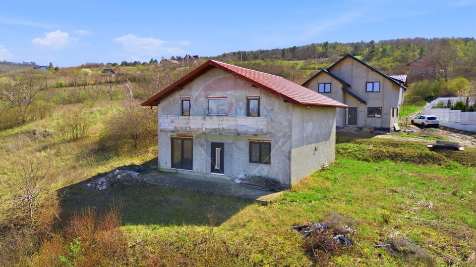 5 room House / Villa for sale