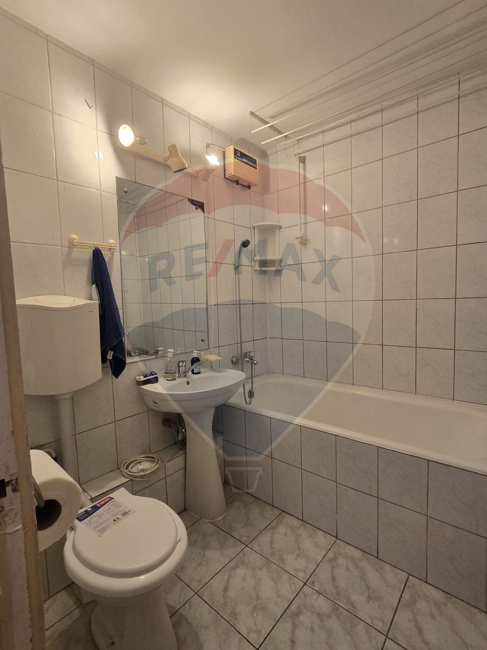 Apartament cu 3 camere de vânzare în zona Bucur Obor