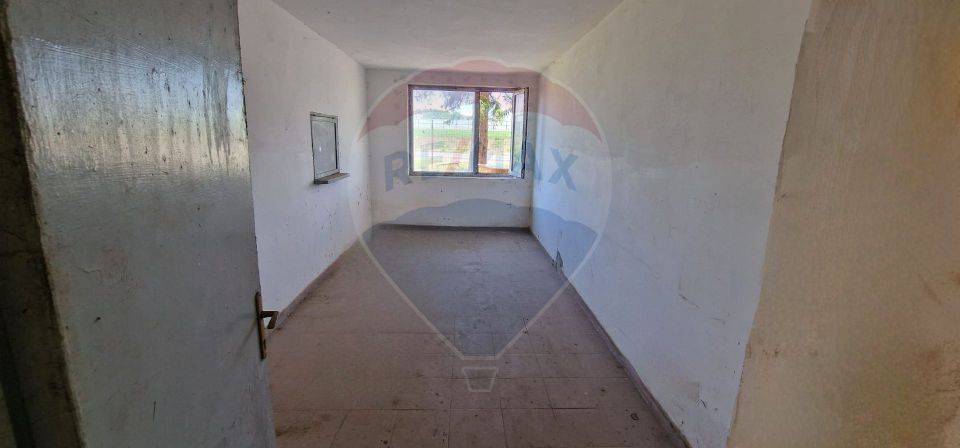 600sq.m Office Space for sale