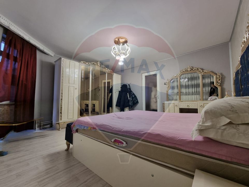 Casă / Vilă cu 4 camere de închiriat în zona Delfinariu
