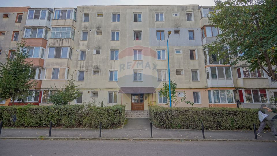 Apartament cu 2 camere de vânzare, renovat si mobilat, Tractorul