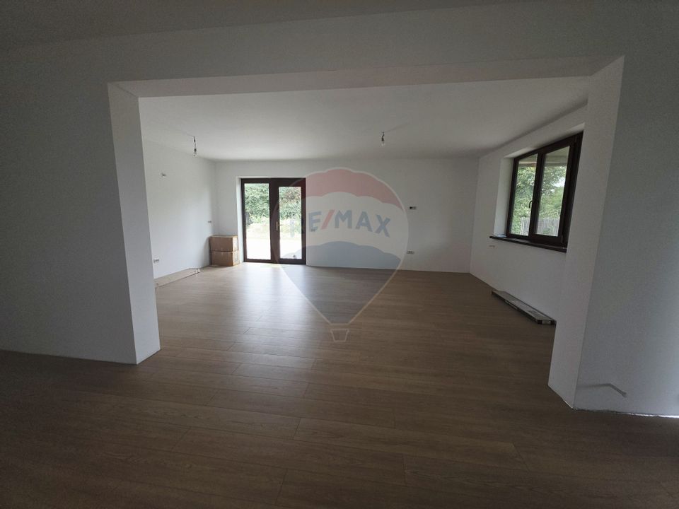 4 room House / Villa for sale