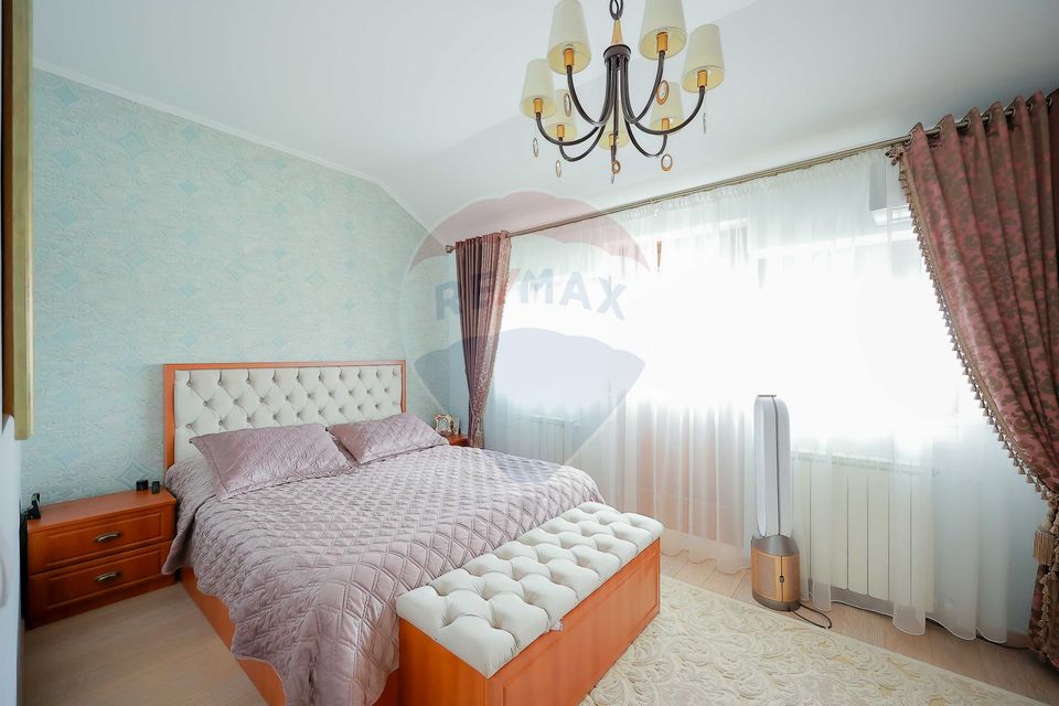 Casă de vânzare cu 4 camere în cartierul Beverly Hills, Sânmartin