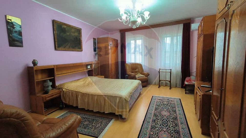 Casă cu piscină de vânzare în zona Piața Centrală Galați