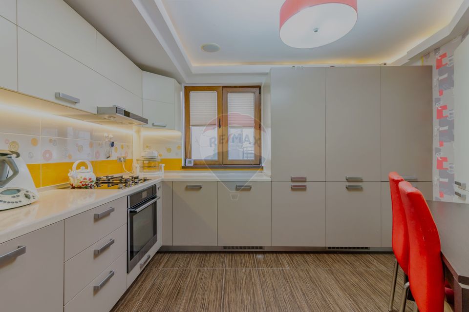 Apartament special | 137.36mp utili | 143mp utili totali | 2009