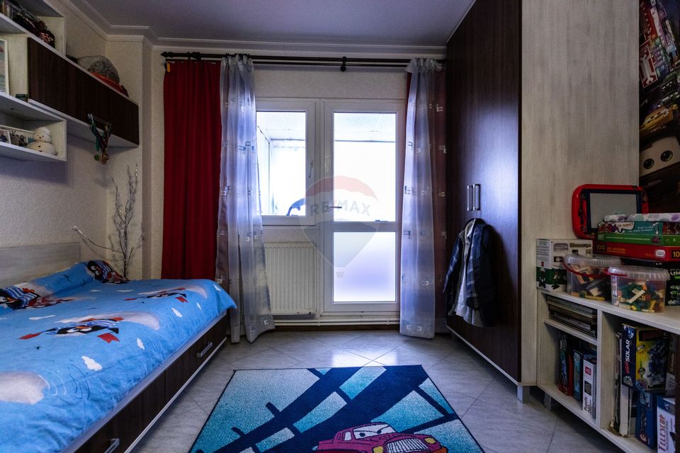 Apartament cu 3 camere decomandate , strada Letea