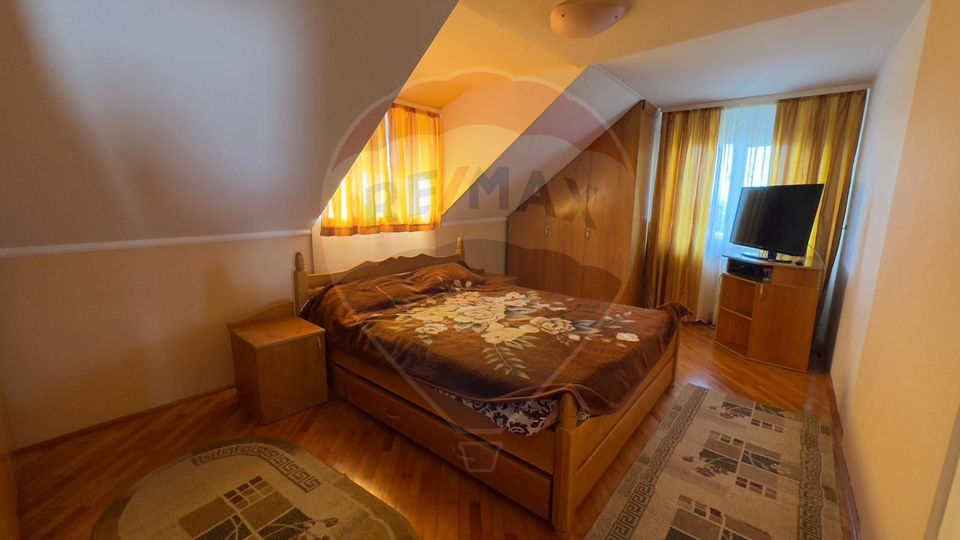 De vânzare 2 Corpuri de Casa si Teren 1388 mp in Geamăna, Bradu