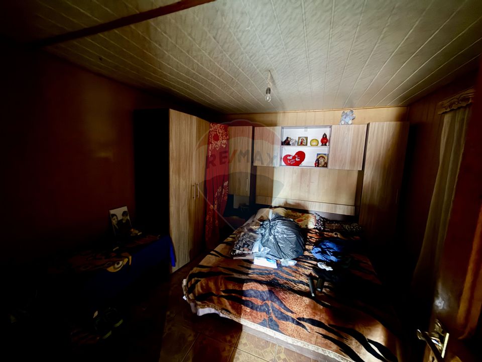 Casă cu 4 camere si teren 7727 mp Blidari