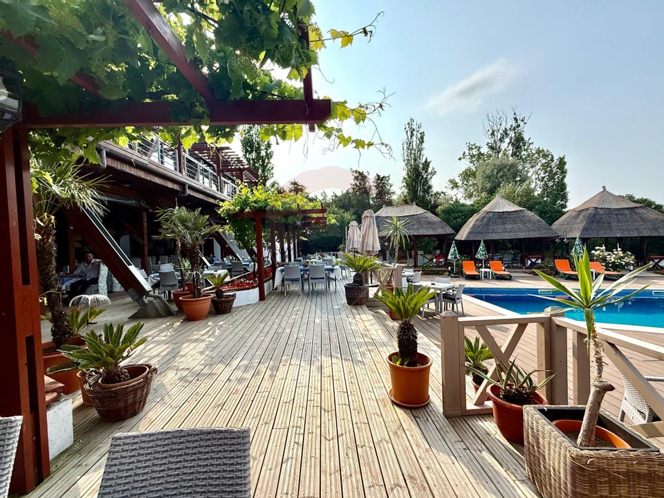 Hotel - Pensiune cu 14 duplexuri  de vânzare  CASA CU STUF Olimp