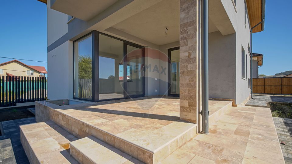 5 room House / Villa for sale