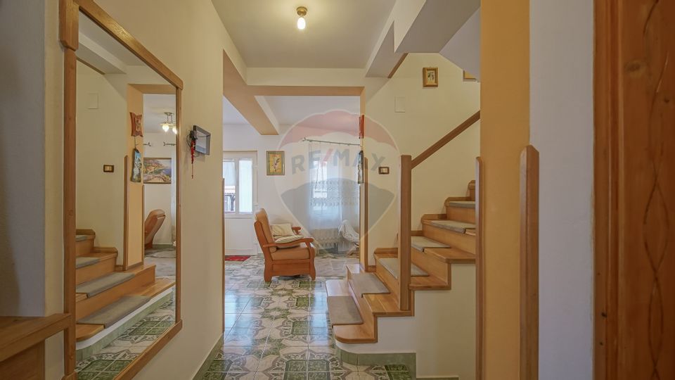 Vilă cu 6 camere de vânzare în zona Primaverii, Râșnov - Comision 0