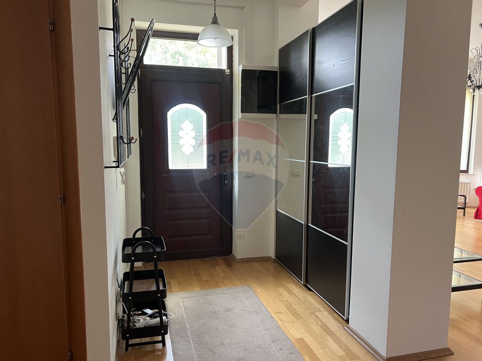 Casă / Vilă cu 5 camere de închiriat în zona Pipera