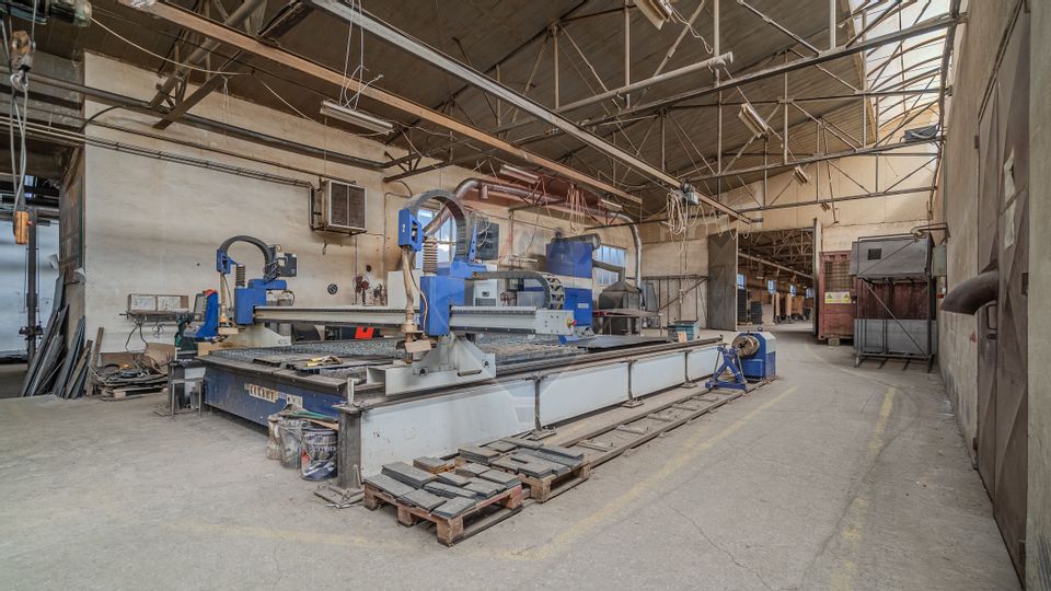 Spațiu industrial de 1,690mp, teren 3800 mp la 2 km de Brașov