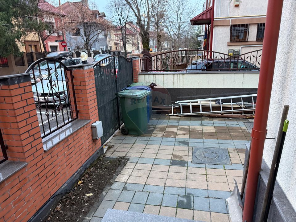 De inchiriat Casă / Vilă 7 camere + curte zona Vatra Luminoasa