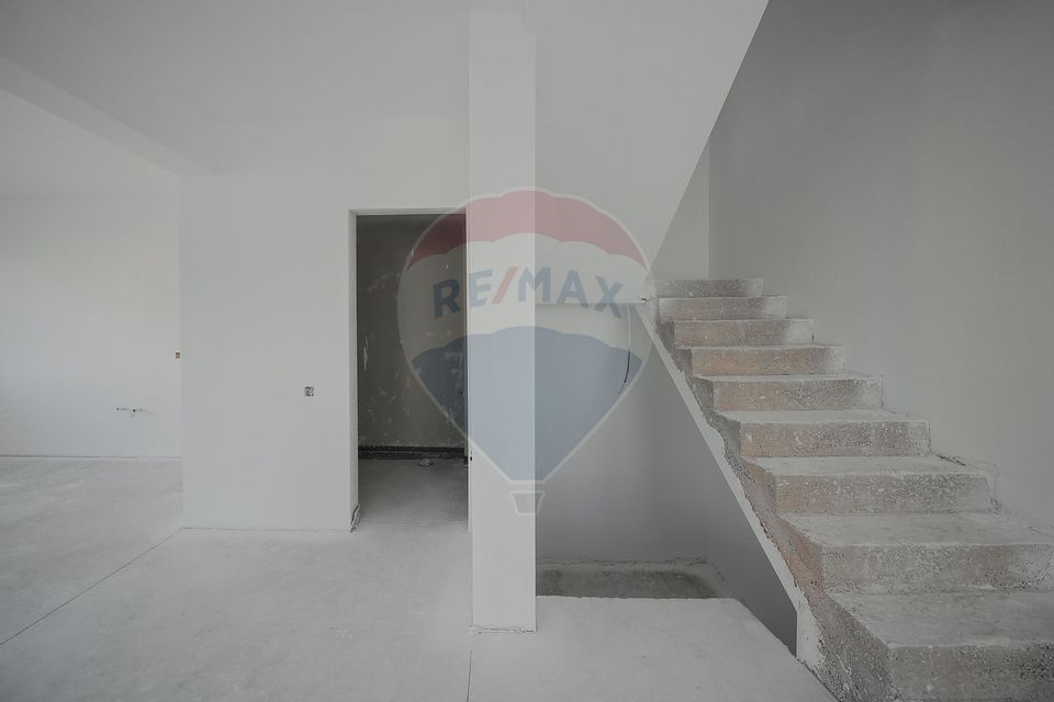 Casă nouă cu 3 Dormitoare, de Vânzare, zona Ioșia