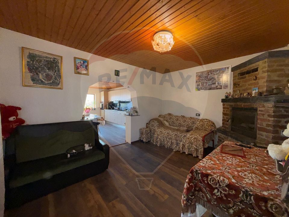 Casa cu teren de vanzare Golesti-Ramnicu Valcea / Manastirea Filimon