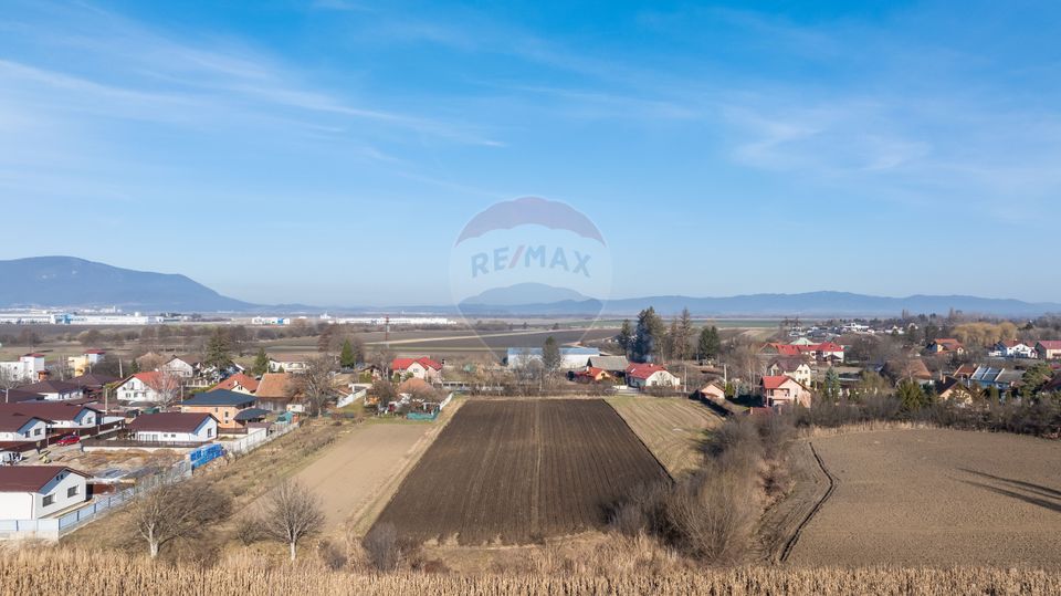 Teren intravilan 9.000 mp pentru dezvoltare rezidențială sau mixtă