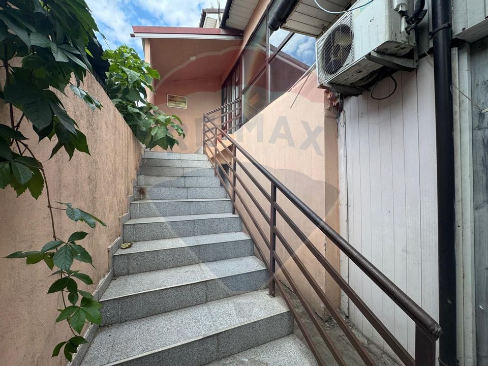 Spațiu comercial de 900mp de închiriat în zona Romanesti