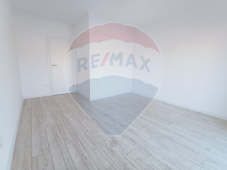 Apartament cu 3 camere de vânzare