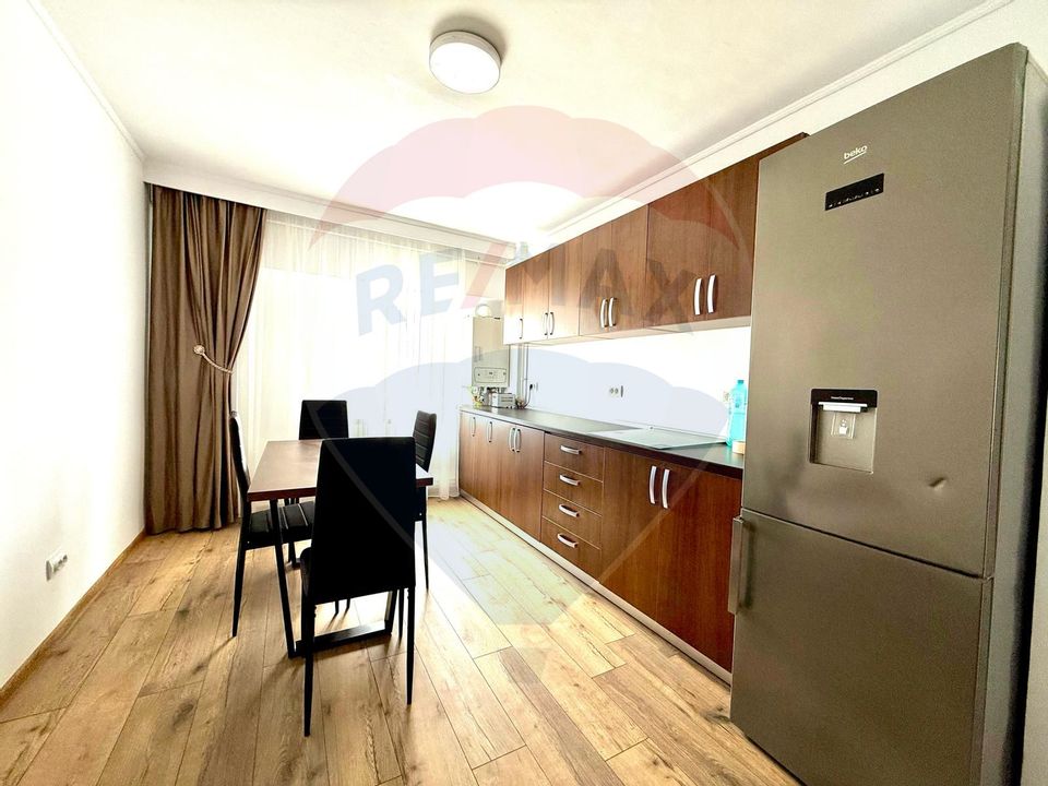 Apartament cu 3 camere de închiriat Bd Mamaia Capitol Central