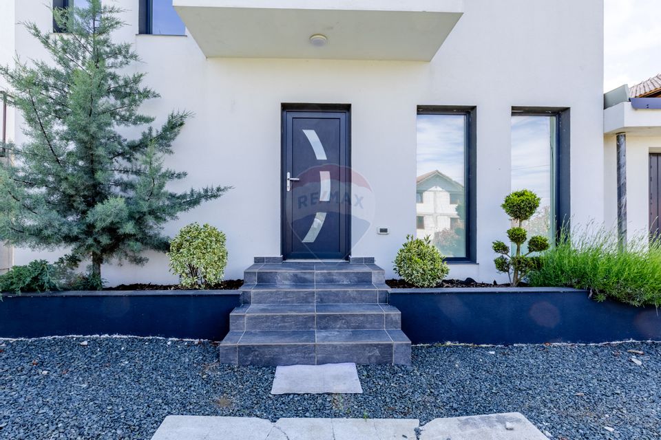 Vilă de lux cu piscina de închiriat