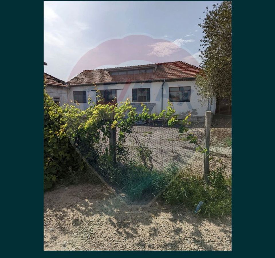 Casă  si spatiu comercial cu suprafata de 483 mp