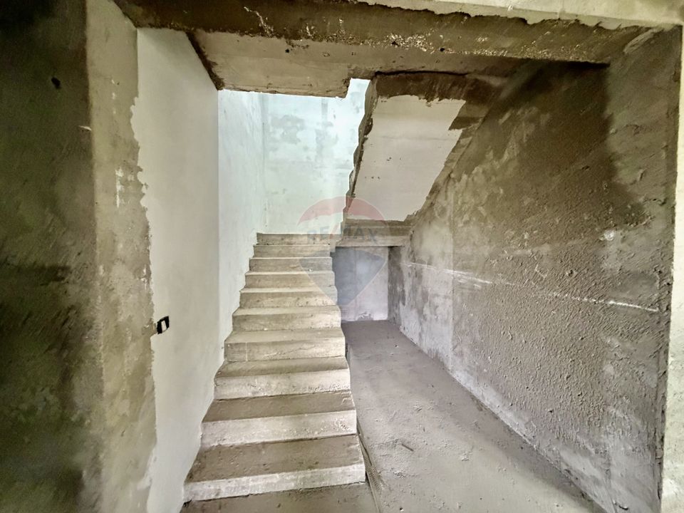 Casă / Vilă Caisului 90% gata