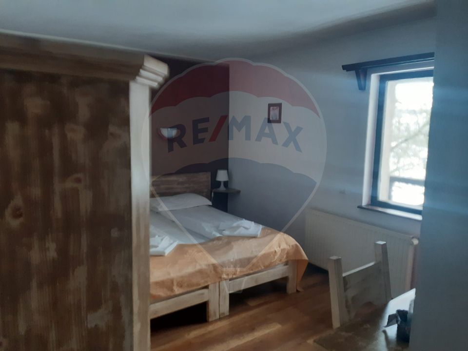 Hotel / Pensiune cu 18 camere de vânzare